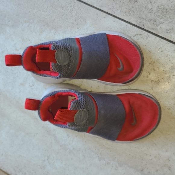 Nike boys shoes - Picture 2 of 3